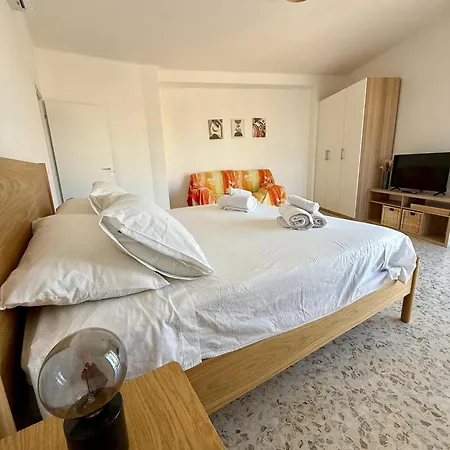 Maya - Urban Nest Holiday home Bari